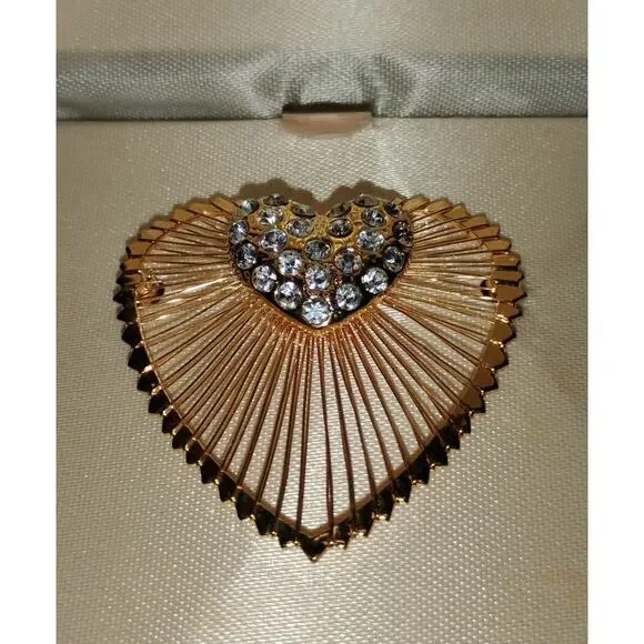 Vintage Monet Rhinestone Heart Brooch w/ Box – Gold Tone Radiant Fan Design - Picture 2 of 3